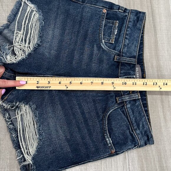 DL1961 Cleo High Rise Cut-Off Distressed Denim Shorts in Solana Dark Wash Sz 24 - Picture 12 of 15